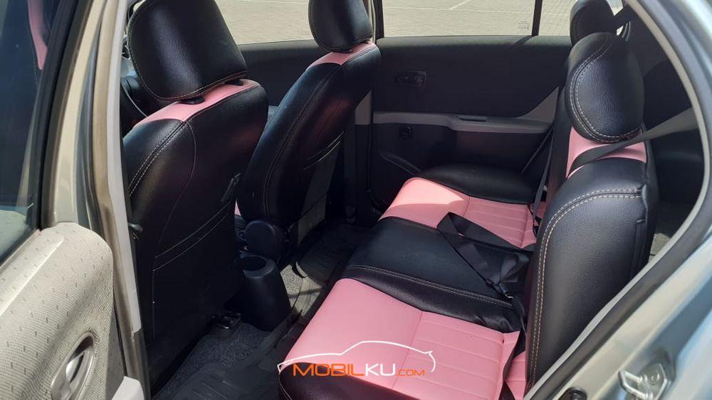 Mobil Toyota Yaris 2010