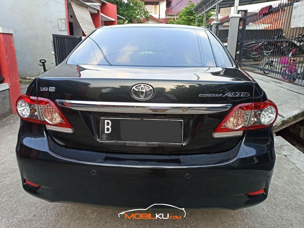 Mobil Toyota Corolla 2012