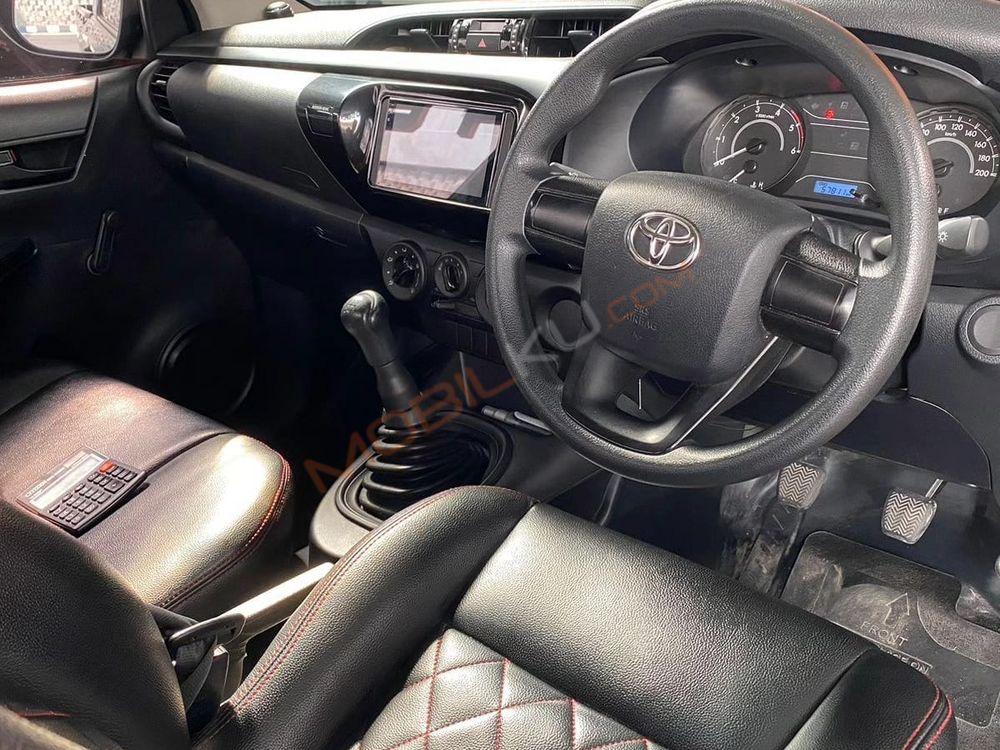 Mobil Toyota Hilux 2018