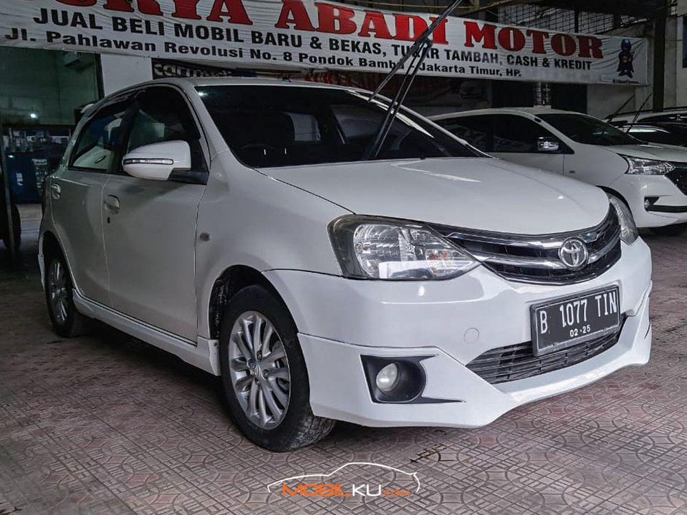 Mobil Toyota Etios 2015
