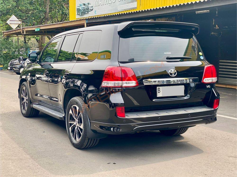 Mobil Toyota Land Cruiser 2008