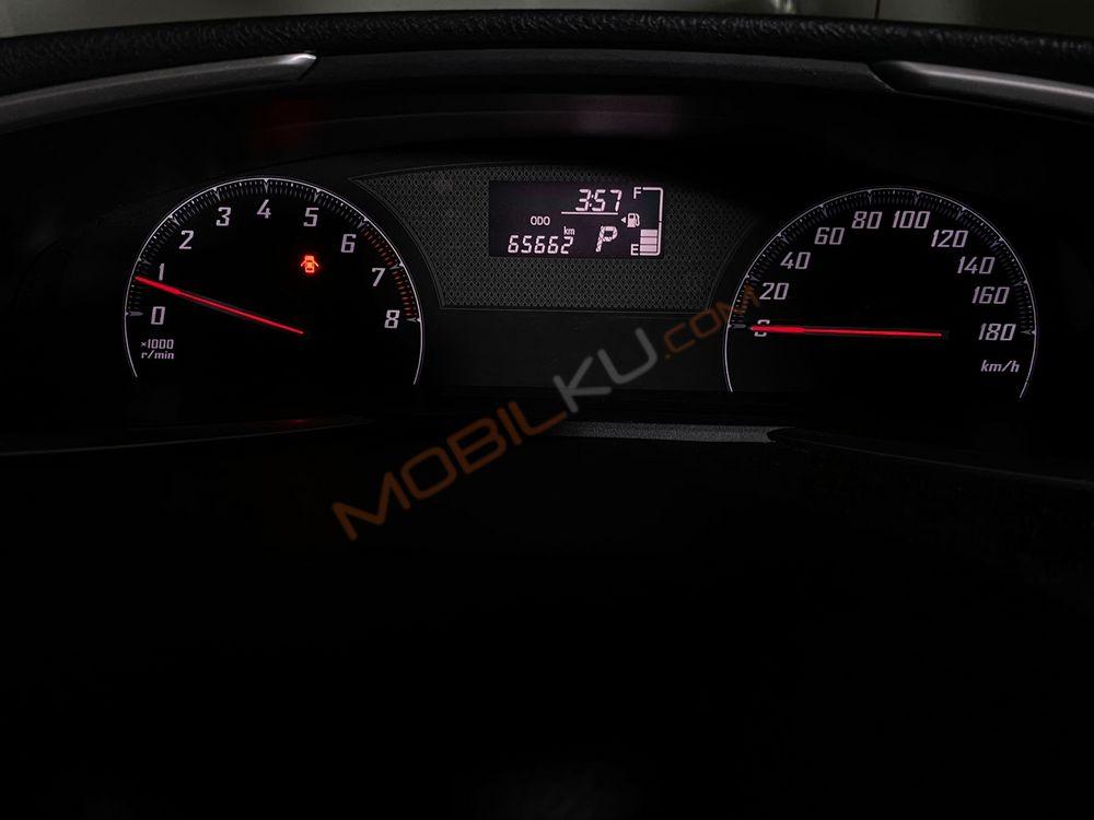 Mobil Toyota Sienta 2017