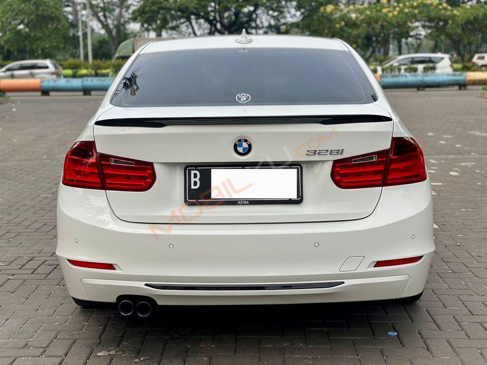 Mobil BMW 3 Series 2014