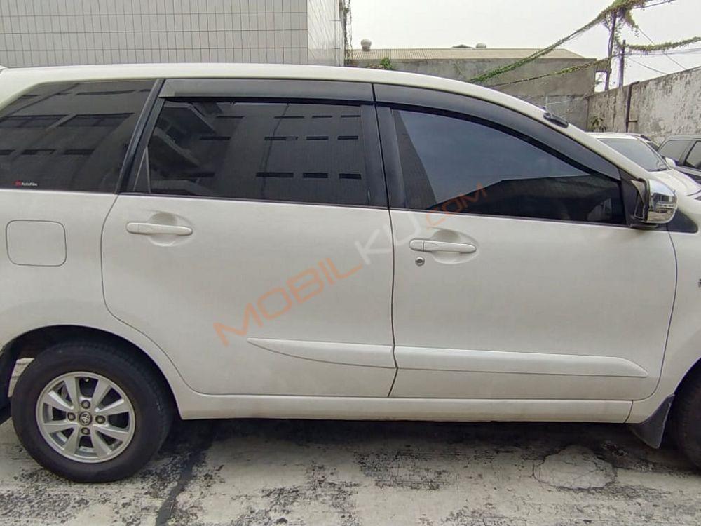 Mobil Toyota Avanza 2015