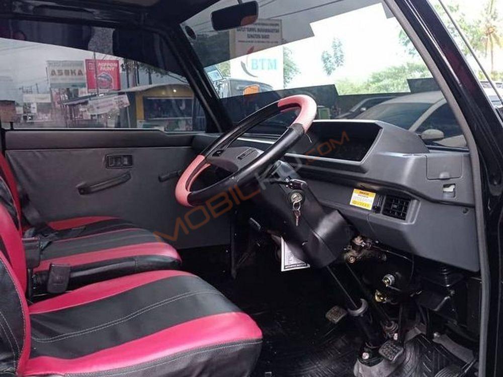 Mobil Mitsubishi L300 2019