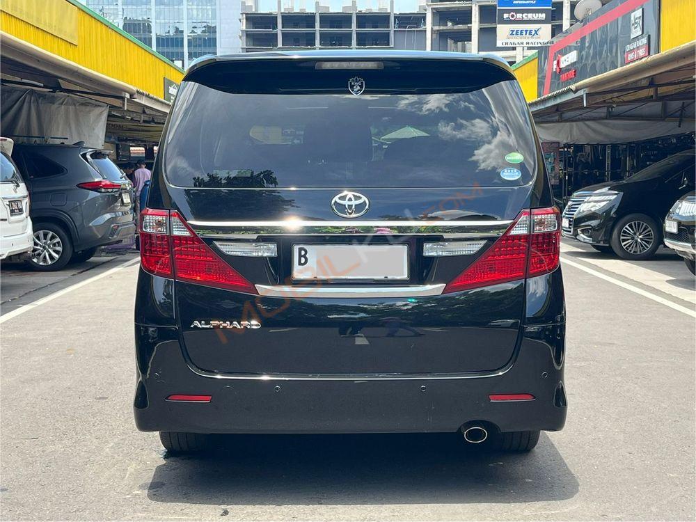 Mobil Toyota Alphard 2014