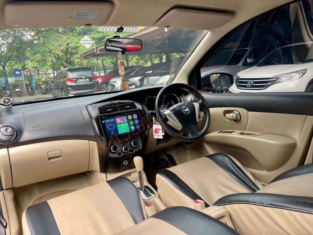 Mobil Nissan Livina 2015