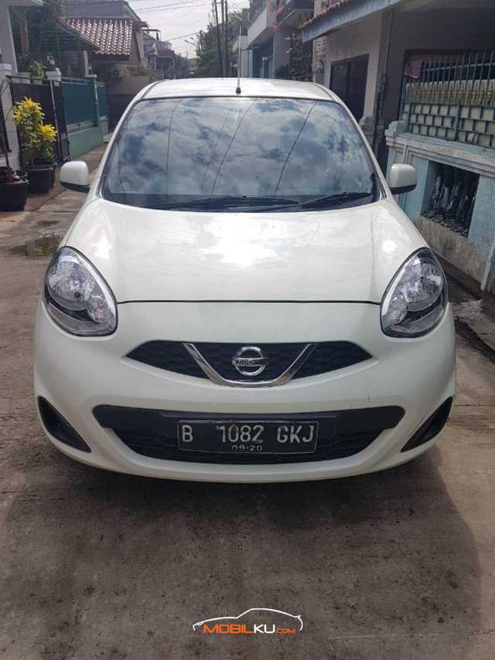 Mobil Nissan March 2015