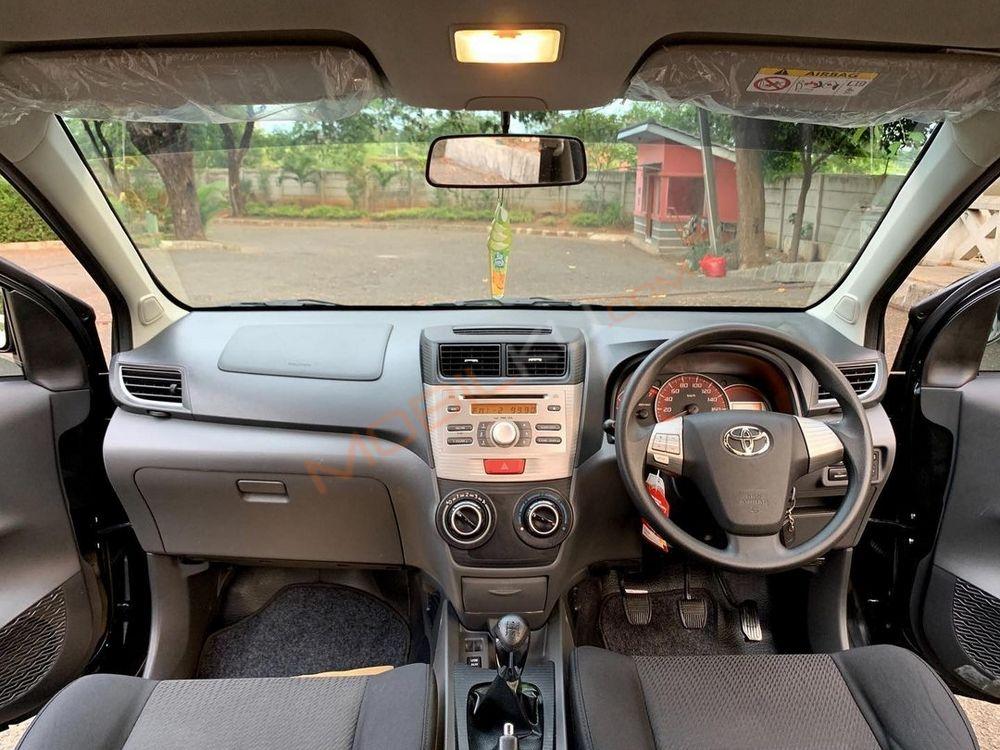 Mobil Toyota Avanza 2014