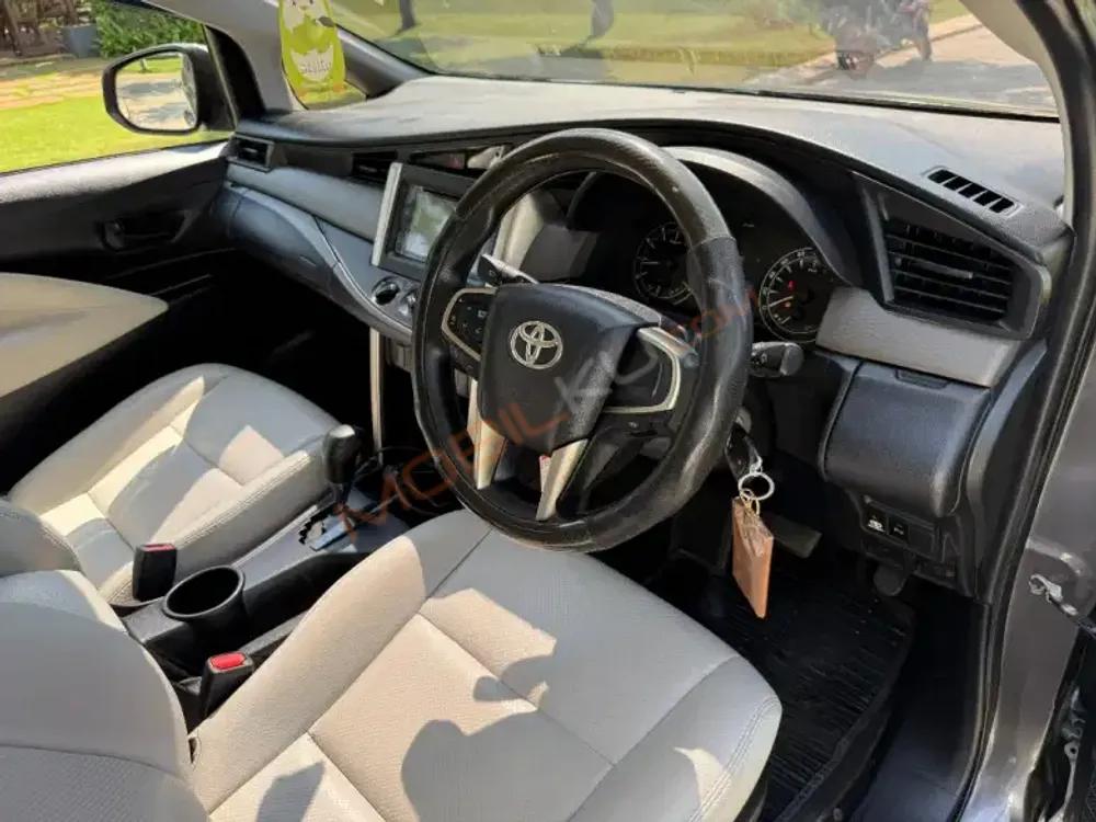 Mobil Toyota Kijang Innova 2018