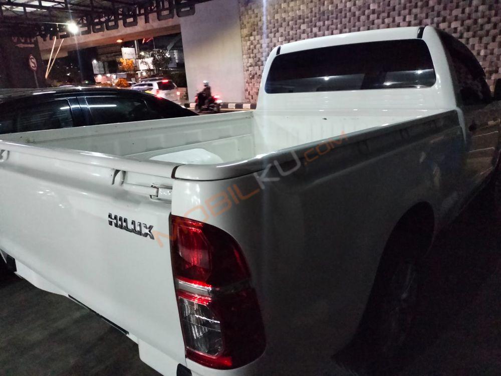 Mobil Toyota Hilux 2014