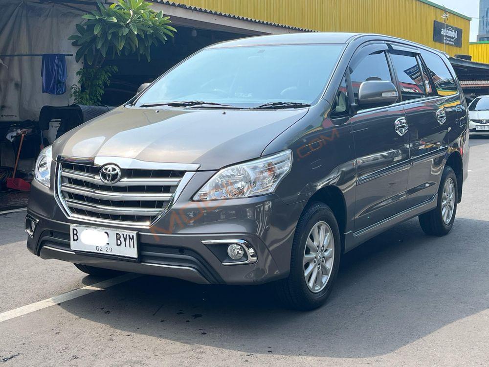 Mobil Toyota Kijang Innova 2014