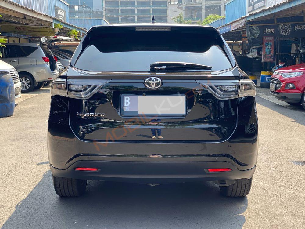 Mobil Toyota Harrier 2015