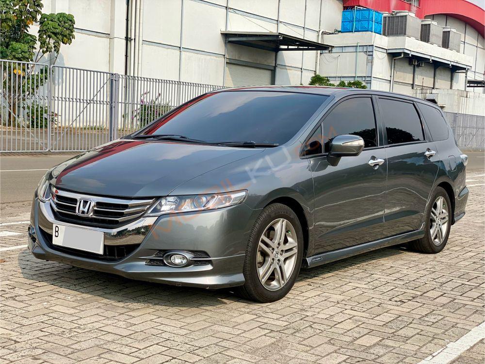 Mobil Honda Odyssey 2012