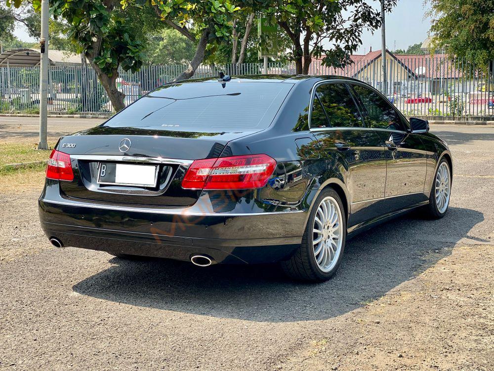 Mobil Mercedes-Benz E-Class 2011