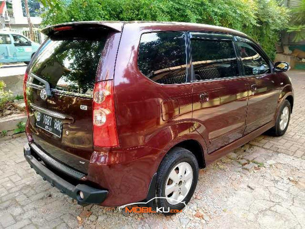 Mobil Toyota Avanza 2011