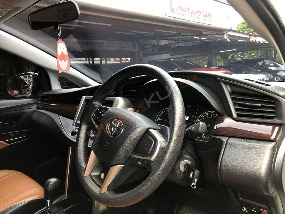 Mobil Toyota Kijang Innova 2020