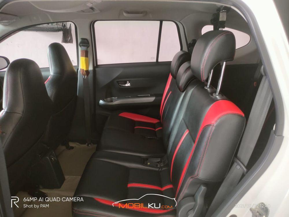 Mobil Toyota Calya 2017