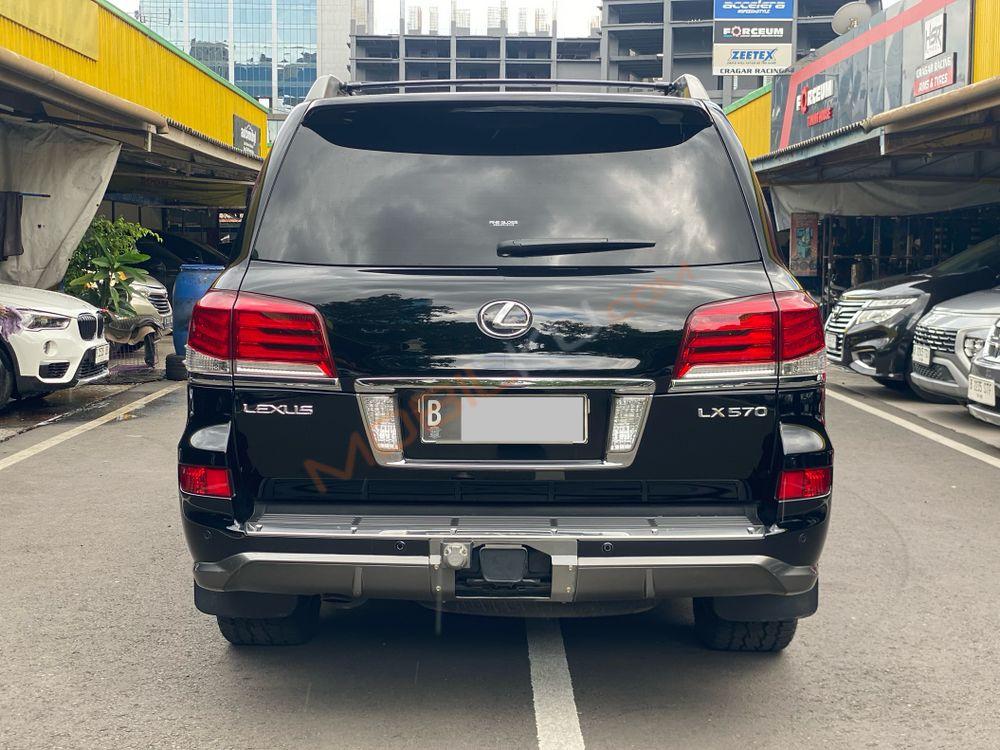 Mobil Lexus LX 2014