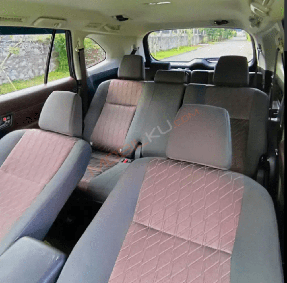 Mobil Toyota Kijang Innova Zenix 2024