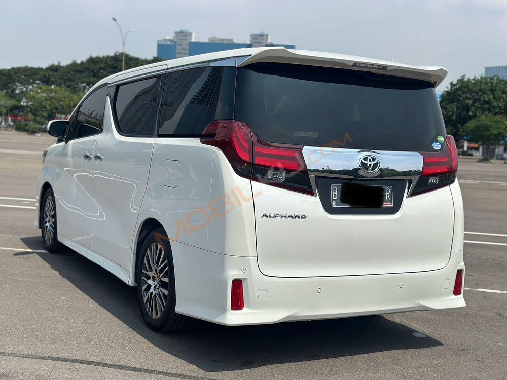 Mobil Toyota Alphard 2016