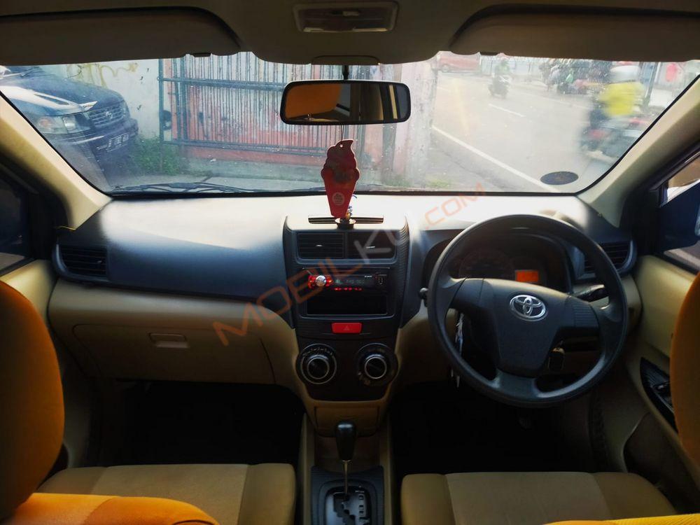 Mobil Toyota Avanza 2012