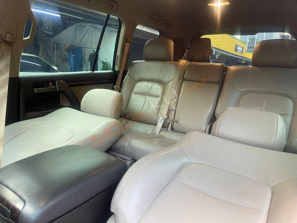 Mobil Toyota Land Cruiser 2008