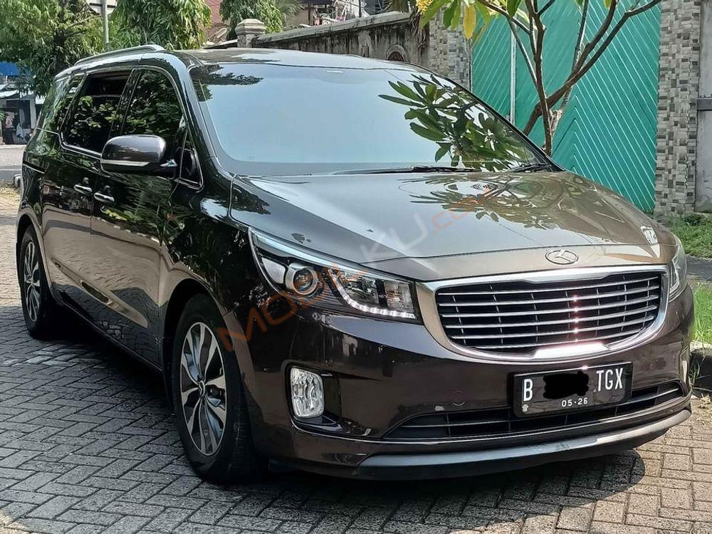 Mobil Kia Sedona 2017