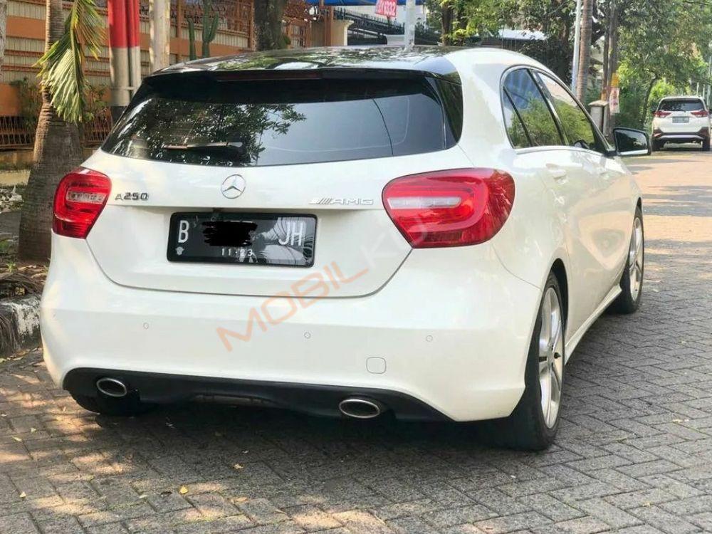 Mobil Mercedes-Benz A-Class 2013