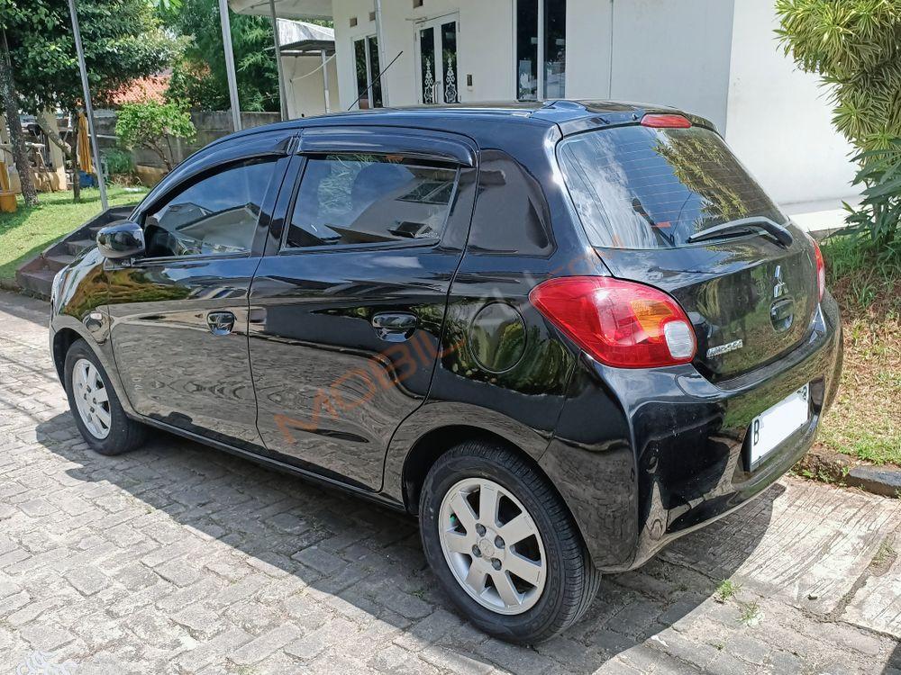 Mobil Mitsubishi Mirage 2012