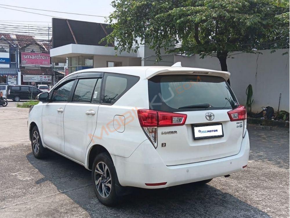 Mobil Toyota Kijang Innova 2021
