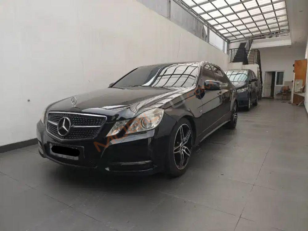 Mobil Mercedes-Benz E-Class 2011