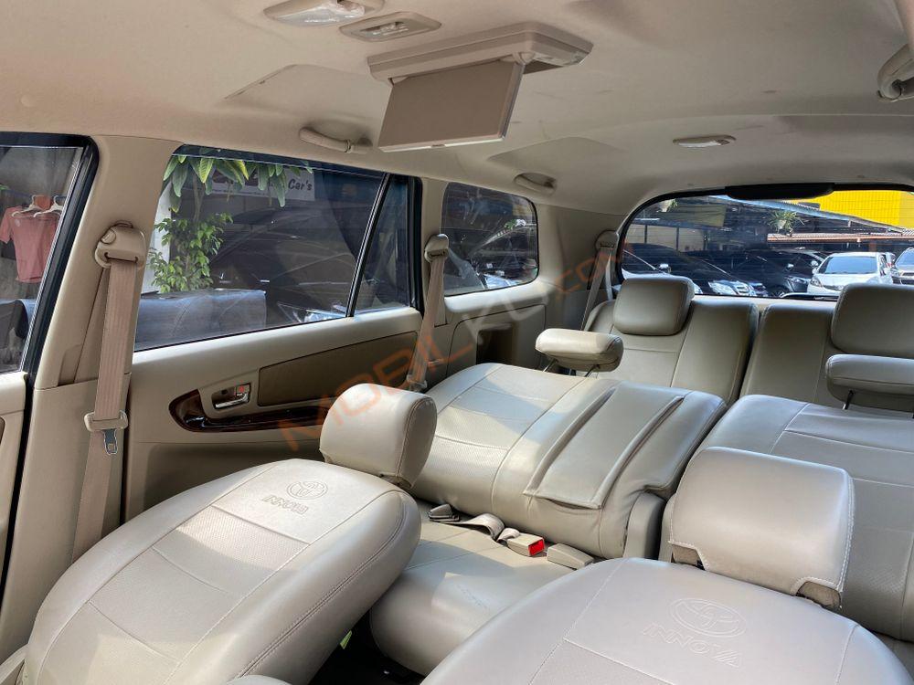 Mobil Toyota Kijang Innova 2014