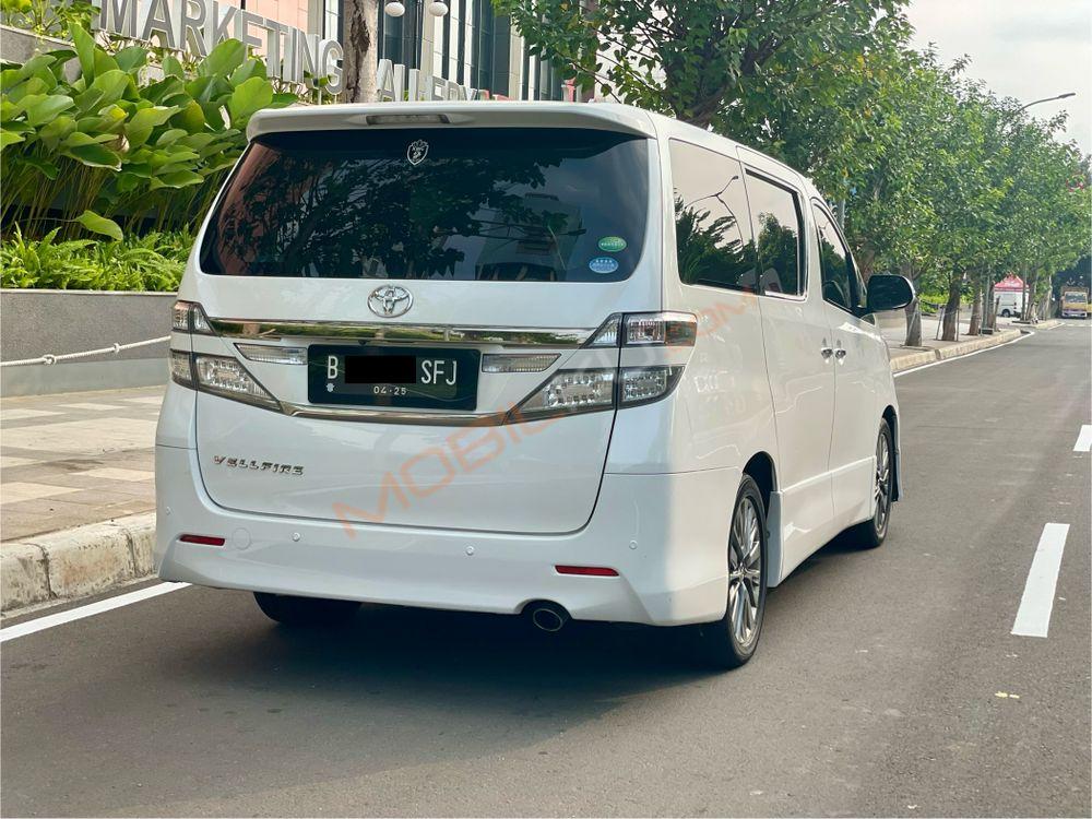 Mobil Toyota Vellfire 2015