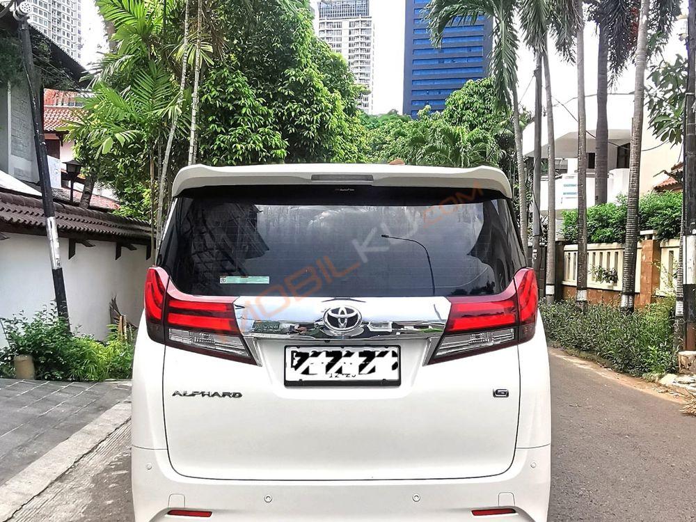 Mobil Toyota Alphard 2016