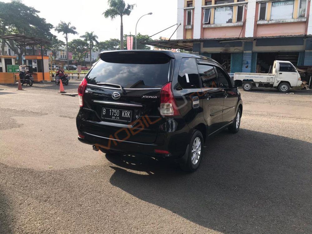 Mobil Daihatsu Xenia 2015