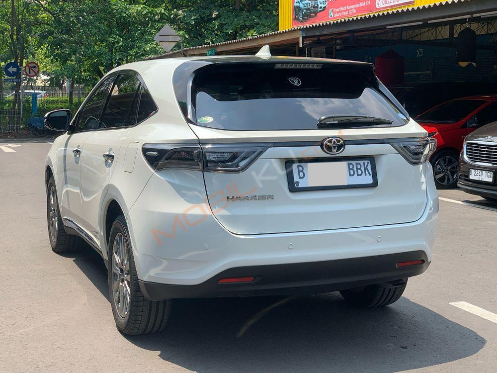 Mobil Toyota Harrier 2014