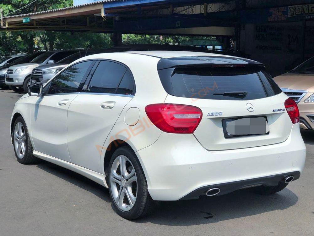 Mobil Mercedes-Benz A-Class 2013