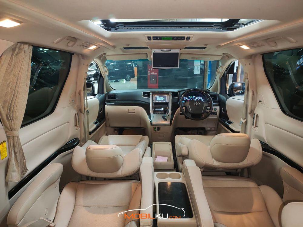 Mobil Toyota Alphard 2012