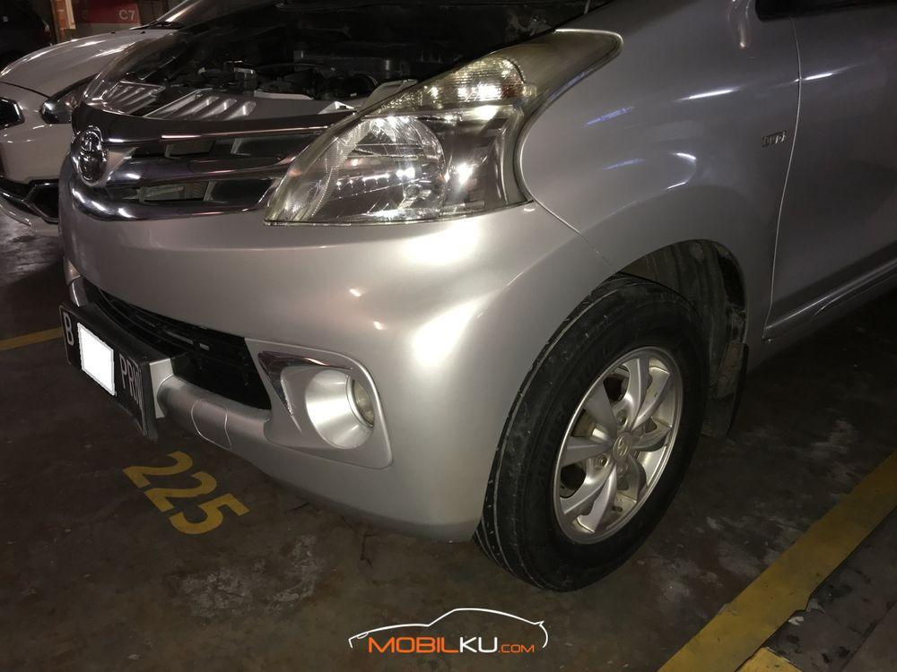 Mobil Toyota Avanza 2014