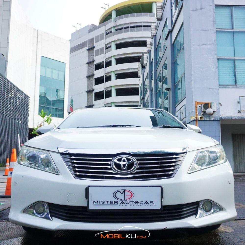 Mobil Toyota Camry 2013
