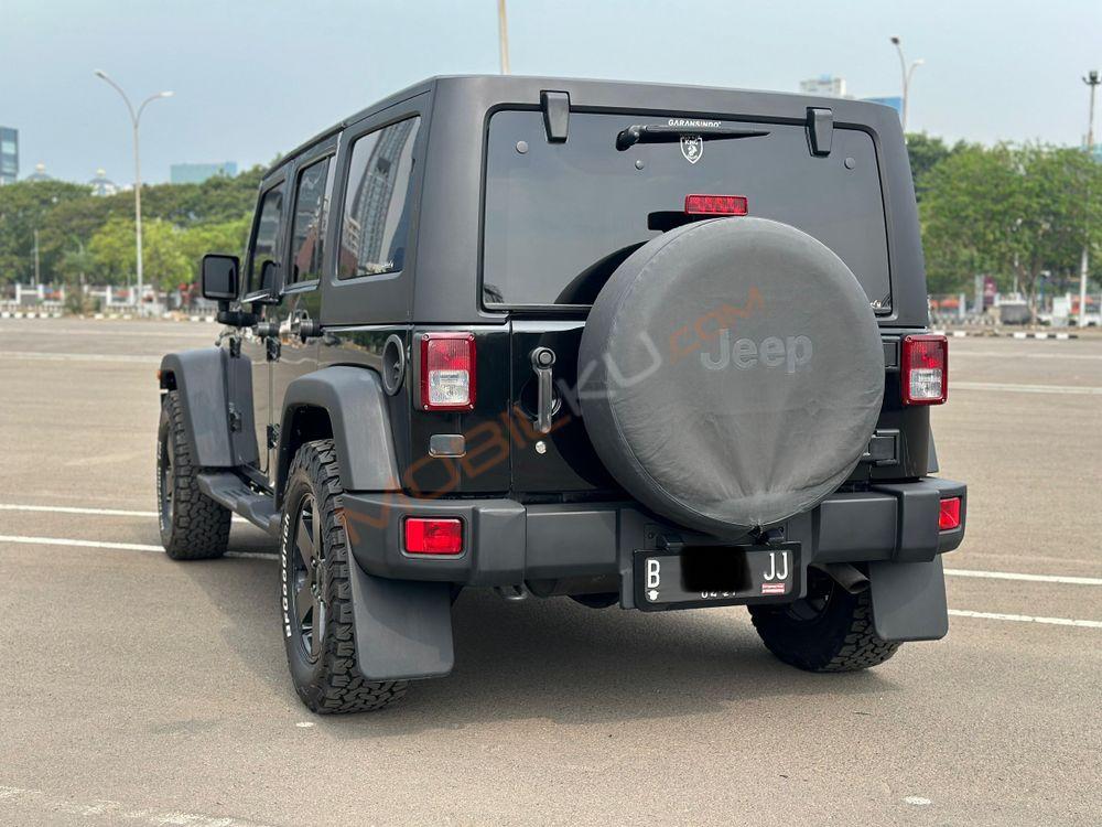 Mobil Jeep Wrangler 2011