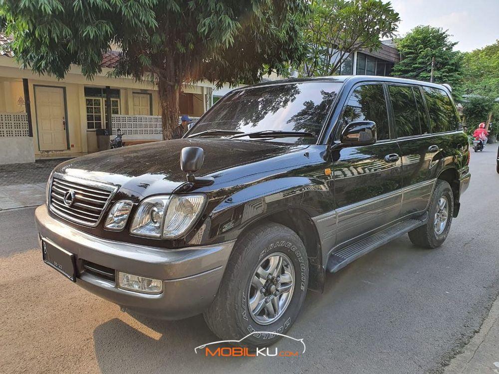 Mobil Lexus LX 2002