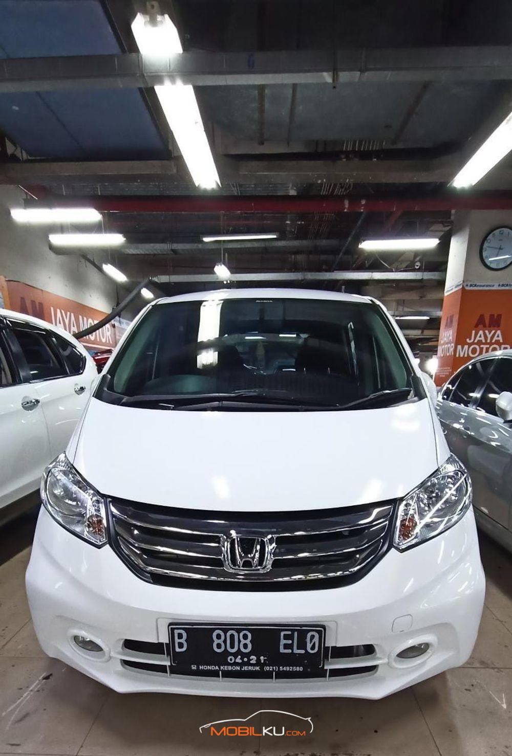 Mobil Honda Freed 2016