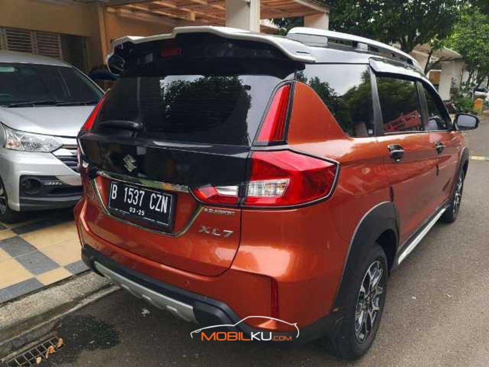 Mobil Suzuki XL7 2020
