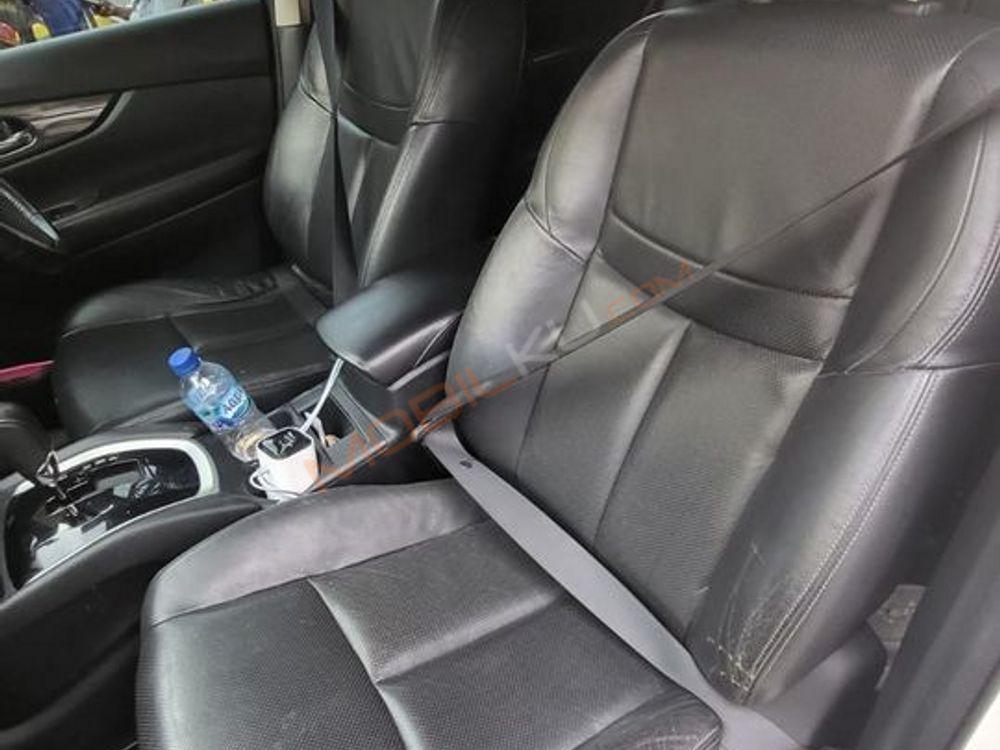 Mobil Nissan X-Trail 2015