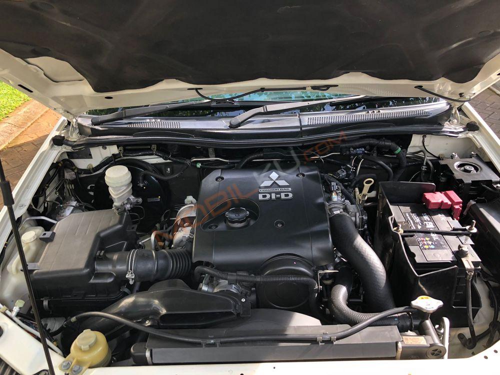 Mobil Mitsubishi Pajero Sport 2015