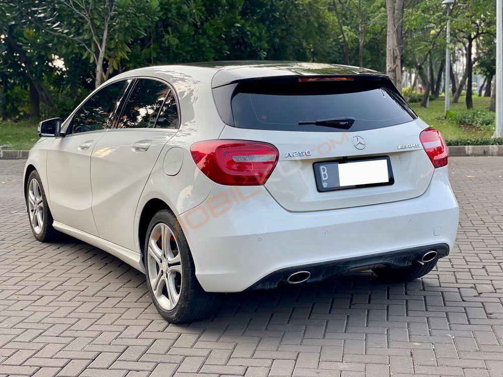 Mobil Mercedes-Benz A-Class 2013