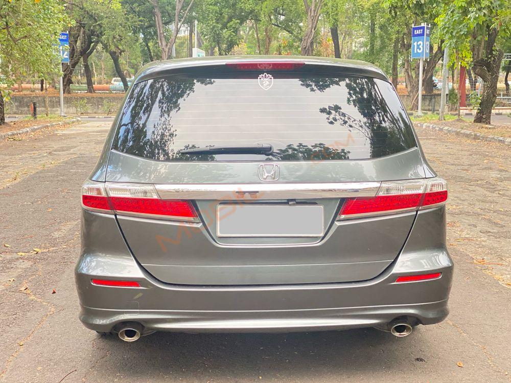 Mobil Honda Odyssey 2012