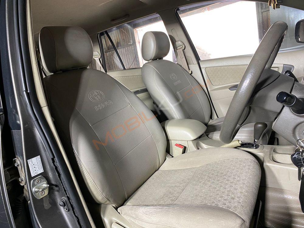 Mobil Toyota Kijang Innova 2010